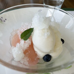 ヴィラデスト ガーデンファーム アンド ワイナリー - 桃のコンポートとフロマージュブランのムース、ライチのソルベ