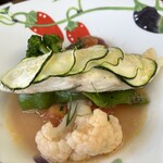 ヴィラデスト ガーデンファーム アンド ワイナリー - 鮮魚とズッキーニのオーブン焼き