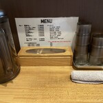 カレーライス専門店 ブラザー - 冷たいおしぼりが嬉しい