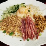 中国家庭料理 楊 - エビ麻辣冷麺・提供時。