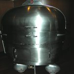 ロウリーズ・ザ・プライムリブ 東京 - プライム・リブを運ぶシルバーカート