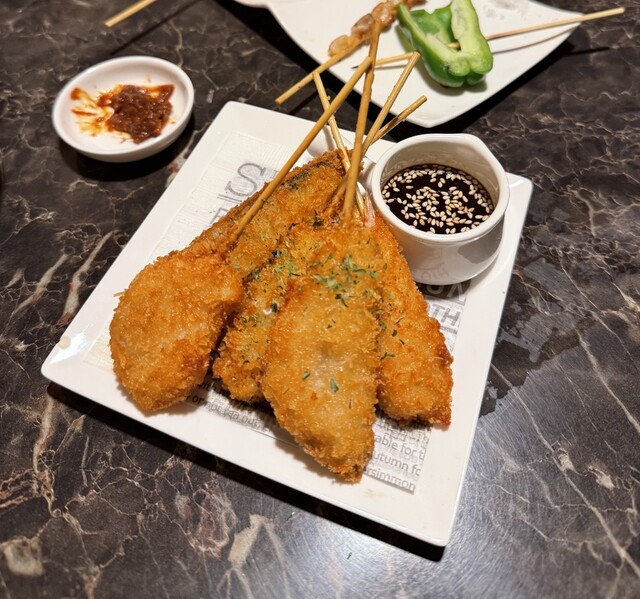 串Tomo（串トモ）十和田市の人気焼き鳥店 | 新鮮な串焼きを堪能