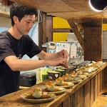 立呑み とだか - 準備中の「ウニオンザ煮卵」と「枝豆のおこわ」
      2025年8月28日