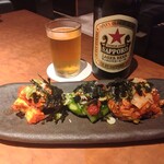 どすこい商店 ホルモン焼肉 豚星 - キムチ盛りとビール