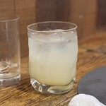 立呑み とだか - レモンサワー
      2025年8月28日