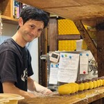 立呑み とだか - キウイの大福 作成中
      2025年8月28日