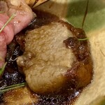 立呑み とだか - 和牛サーロインの下に敷かれたごぼう豆腐
      2025年8月28日