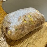 立呑み とだか - 「少し余ったから」とお土産に配られた「鴨と燻製キノコの炊き込みご飯」
      2025年8月28日