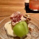 KAN - シャインマスカットと蕪（かぶ）、生ハム、胡桃