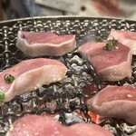 ホルモン焼肉 はやぶさ - 