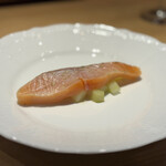 ラ キュイジーヌ ド カワムラ - 鱒かなって思うくらい美しいタスマニアサーモンが最高に旨い♡