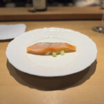 ラ キュイジーヌ ド カワムラ - ○タスマニアサーモンの瞬間燻製様