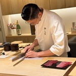 鮨 こん藤 - 鱧の骨切りするイケメン