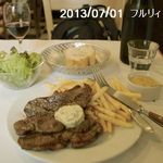ブション - 1983年辺りシェフと話で　肉のステーキ　フリット　サラダ　フランスパン　残ったパンゃマスタード付けて　
                                パリでわ　学食 無料のパン　マスタード付けて　沢山食べる経験思い出し　  