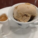 ピッツェリア ファッブリカ 1090 - アッフォガート(ヘーゼルナッツ)