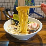 麺処 まるよし - 醤油ワンタン麺