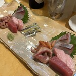 旬菜・賀雅 - 赤貝のヒモが抜群に美味しかった。大阪ではキビナゴはなかなか鮮度の良いものには当たりませんが、コリコリとした食感のある良いものでした。