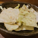 朱楽 - サービスで飲みのアテにとキャベツの韓国風和え物を✩⋆*॰¨̮⋆｡˚ありがとう（๑⃙⃘ˊ꒳​ˋ๑⃙⃘）ᵗᑋᵃᐢᵏ ᵞᵒᵘ ¨̮✨✨✨