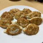 中国 東北飯店 - 焼き餃子 1人2個です