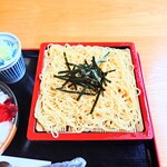 やぶ善 - 切り海苔を掛け、蒸籠で提供される"中華麺"。