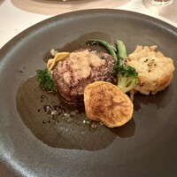 フランス料理 アジュール(ヨコハマ グランド インターコンチネンタル ホテル) - 牛フィレ肉のグリエ　エシャロットとポルト酒のデュクションソース