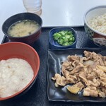吉野家 - 牛皿麦とろ御前