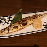 飲んべぇ食堂 らくだ屋 - 秋刀魚塩焼き（30cmくらいの大物）