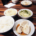 陳家私菜 - ご飯、サラダ、スープ、水餃子