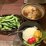 いし松 - 肉じゃがは牛すじでポテサラは滑らかな舌触りでした
