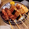 紅とん - 焼きとん(ハラミ、レバー、ねぎま、なんこつ、トントロ)、野菜串(エリンギ)