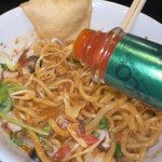 麺屋 伍利羅 - タバスコ入れるとピザ感アップ