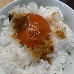 煮干しのビリー - 蘭王の卵黄をご飯にオーン！