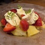 nico+ - 季節のフルーツとブッラーターチーズ