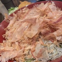 囲炉裏料理 うな革 和なり - かつお節の存在感