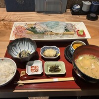 対馬のどぐろとイカ活き造り 博多 魚蔵 都ホテル店 - 