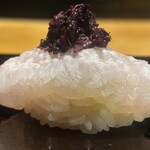 鮨 三心 - 生鱧、紫蘇