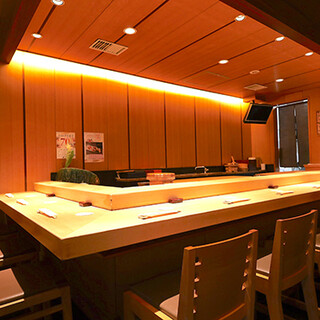 接待や慶事に適した完全個室も完備