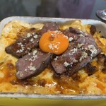 レ リーサ 笑顔 - 料理写真:レリーサのローストビーフと卵黄をのっけたミートソースグラタン