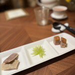 御宝軒 - 鴨　　　　胡瓜　胡麻油　塩　　豚　クリスピー