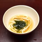 徳ㇵ本也 - ・青海苔の冷たいおうどん