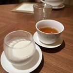 御宝軒 - 飲む！？杏仁