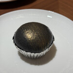 御宝軒 - 金粉と炭のコントラストがゴージャス