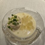 リョウリヤ ステファン パンテル - 3種類のじゃがいものヴィシソワーズ　ウニ敷いて。
      つくね芋のとろみ。フィッシュスープのかき氷