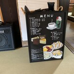 楽時屋 - この看板は外用じゃないのかな。