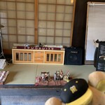 楽時屋 - 入ってすぐの左側。