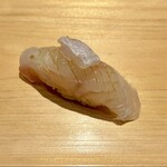 鮨 田中 - 平目の昆布〆