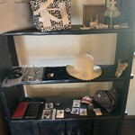 楽時屋 - 手作りの小物などが販売されている。