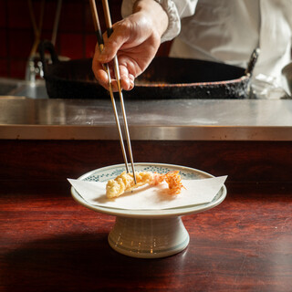 ［本格天ぷら］創業大正13年の技と粋をご堪能ください。