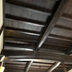 楽時屋 - この梁、凄いよね。