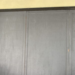 楽時屋 - 昔は雨戸は木造。一枚ずつ袋戸になった所からレールに乗せて引くんよね、懐かしい。